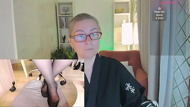 Snapshot of Alexandra_Kind chatting on 06.28.26 Alexandra Kind online show from 06.28.26