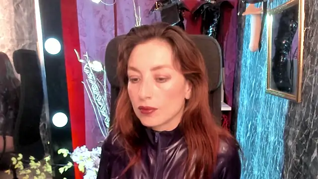 Snapshot of Queenscarlettsecret chatting on 04.16.26 Queenscarlettsecret online show from 04.16.26