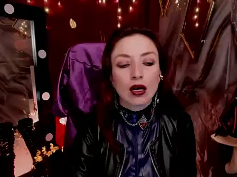 Snapshot of Queenscarlettsecret chatting on 05.01.26 Queenscarlettsecret online show from 05.01.26