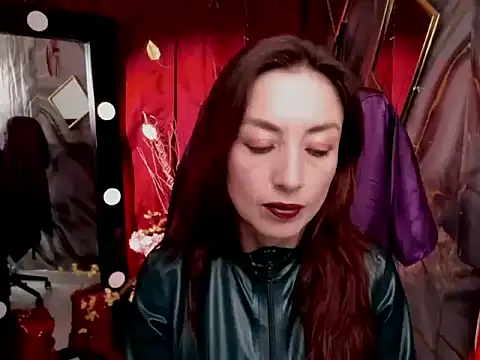 Snapshot of Queenscarlettsecret chatting on 05.11.26 Queenscarlettsecret online show from 05.11.26