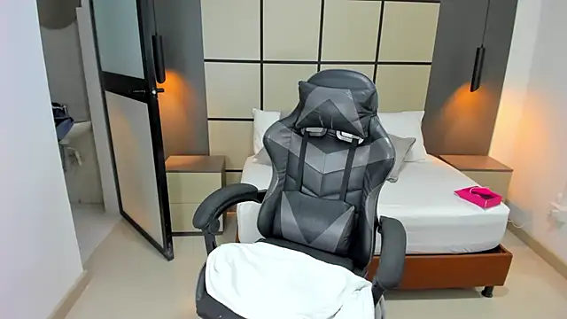 ruby jimenez18  online show from 04.18.26