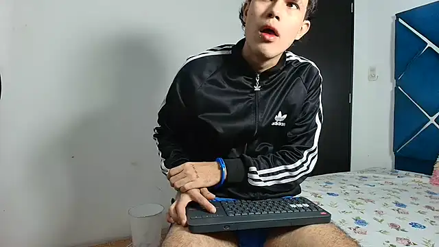 Snapshot of EdwinBoys chatting on 06.20.26 EdwinBoys online show from 06.20.26