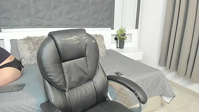 sophia blade  online show from 05.10.26