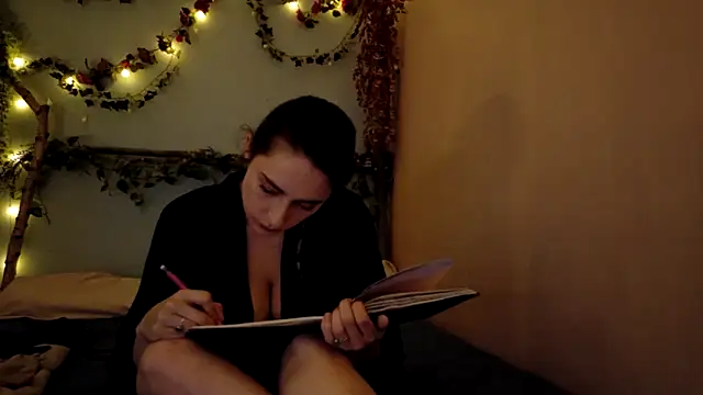 missclochette online show from 04.30.26