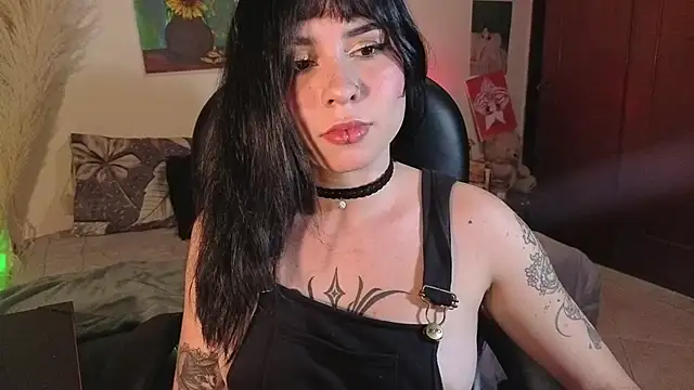 Snapshot of GaiaJonness chatting on 05.18.26 GaiaJonness online show from 05.18.26