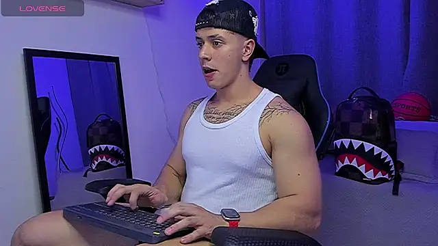 Snapshot of ASHTON_HILS chatting on 07.11.26 ASHTON HILS online show from 07.11.26