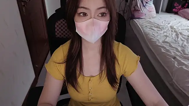 Snapshot of KKi-8 chatting on 05.19.26 KKi-8 online show from 05.19.26