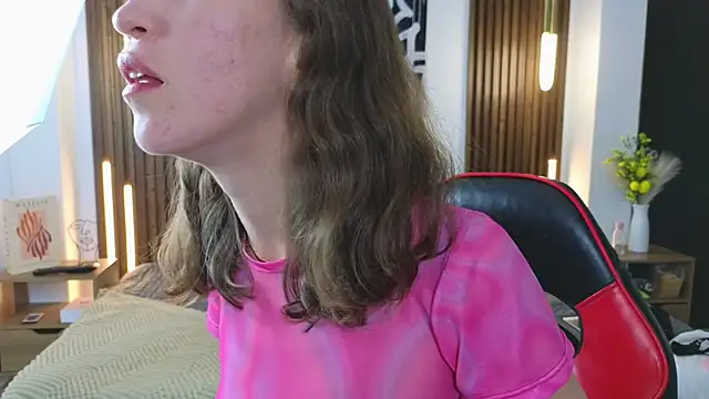 Snapshot of Sun_20_ chatting on 04.15.26 Sun 20 online show from 04.15.26