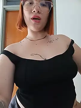 Snapshot of Curves_Nina chatting on 07.18.26 Curves Nina online show from 07.18.26