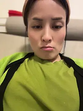 Snapshot of Faye-baby chatting on 04.23.26 Faye-baby online show from 04.23.26