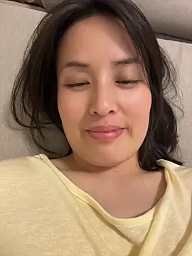 Snapshot of Faye-baby chatting on 05.13.26 Faye-baby online show from 05.13.26