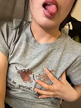 Snapshot of Faye-baby chatting on 05.15.26 Faye-baby online show from 05.15.26