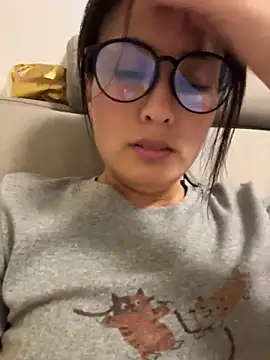 Snapshot of Faye-baby chatting on 05.18.26 Faye-baby online show from 05.18.26