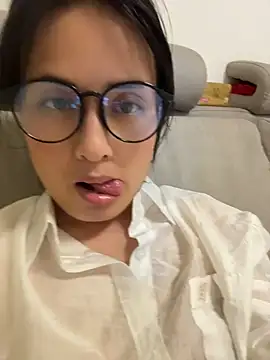 Snapshot of Faye-baby chatting on 05.21.26 Faye-baby online show from 05.21.26