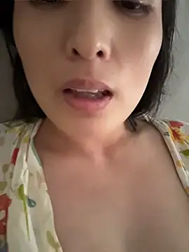 Snapshot of Faye-baby chatting on 05.27.26 Faye-baby online show from 05.27.26