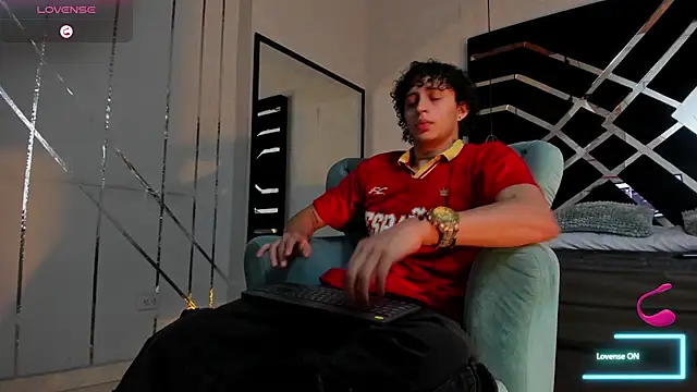 Snapshot of JayTaylorr chatting on 06.19.26 JayTaylorr online show from 06.19.26