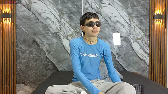 NoahWalker   online show from 06.11.26