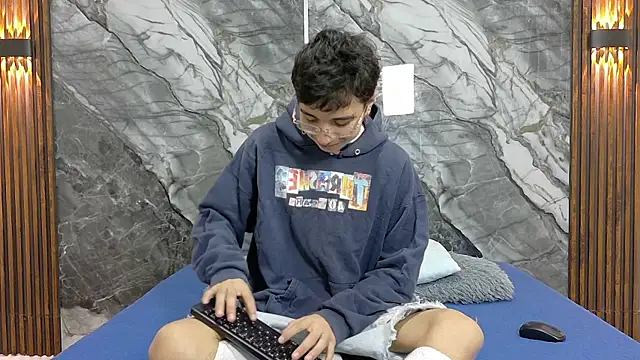 NoahWalker   online show from 07.16.26