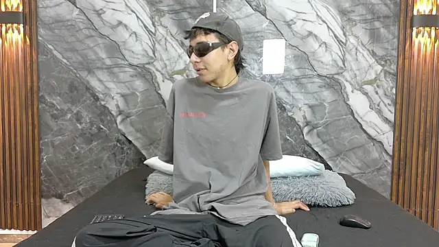 NoahWalker   online show from 07.17.26