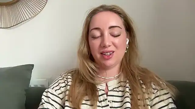 Snapshot of arielsweetieee chatting on 06.16.26 arielsweetieee online show from 06.16.26