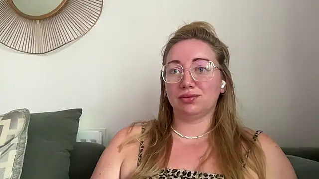 Snapshot of arielsweetieee chatting on 06.22.26 arielsweetieee online show from 06.22.26
