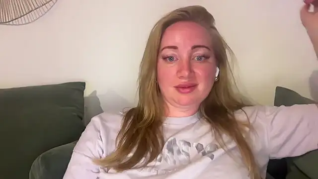 Snapshot of arielsweetieee chatting on 07.04.26 arielsweetieee online show from 07.04.26