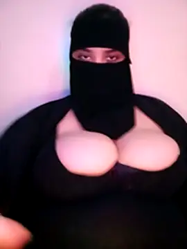 Snapshot of Meryem_sexyy chatting on 07.21.26 Meryem sexyy online show from 07.21.26