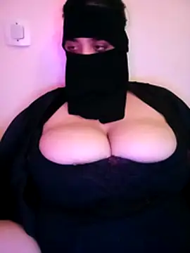 Snapshot of Meryem_sexyy chatting on 07.23.26 Meryem sexyy online show from 07.23.26