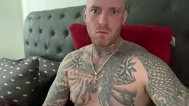 Snapshot of platinum_status chatting on 04.16.26 platinum status online show from 04.16.26