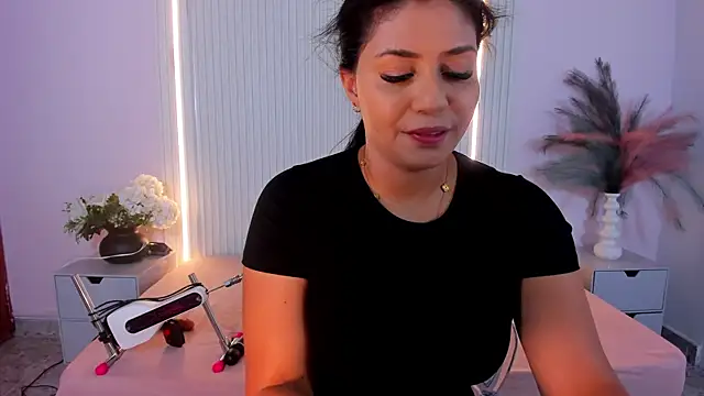 LucyWild8 online show from 06.18.26