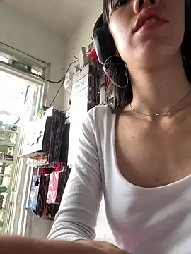 Snapshot of drea-an chatting on 04.16.26 drea-an online show from 04.16.26