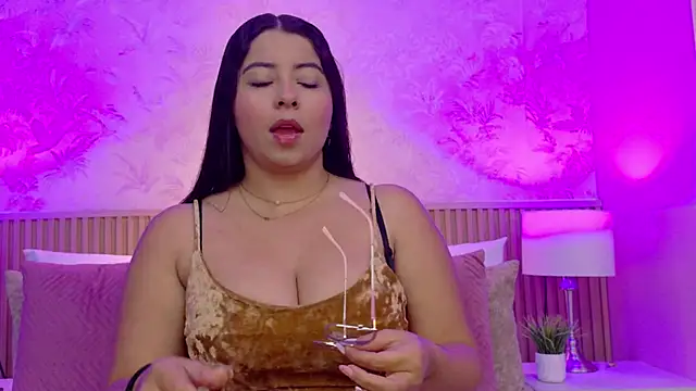 Darcy glow  online show from 05.08.26