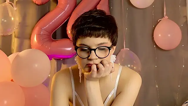 Snapshot of JunneWerss chatting on 05.08.26 JunneWerss online show from 05.08.26