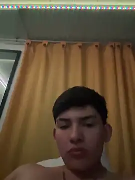 Snapshot of andreves chatting on 05.20.26 andreves online show from 05.20.26
