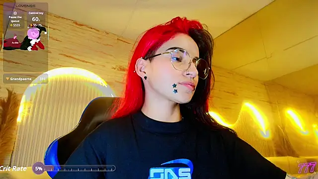 Moon Red r online show from 06.14.26
