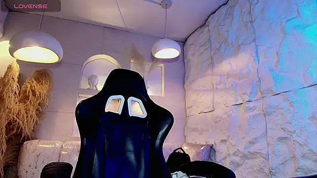 Moon Red r online show from 07.02.26