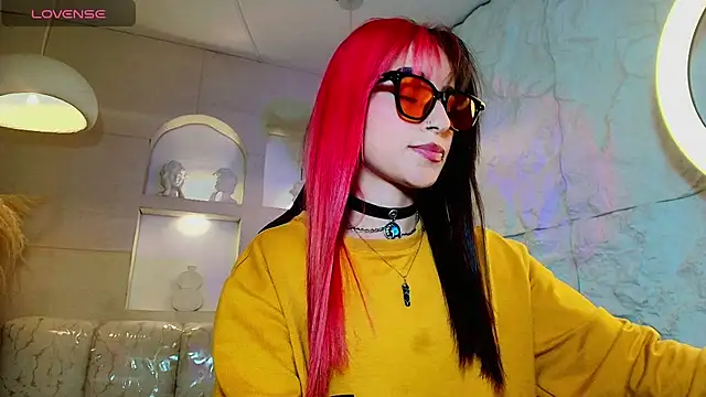 Moon Red r online show from 07.09.26