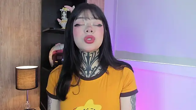 Snapshot of hanna_riu chatting on 05.23.26 hanna riu online show from 05.23.26
