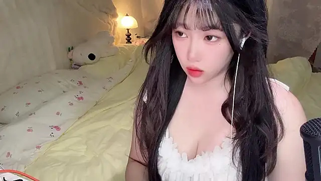 SweetButWildbaby online show from 05.12.26