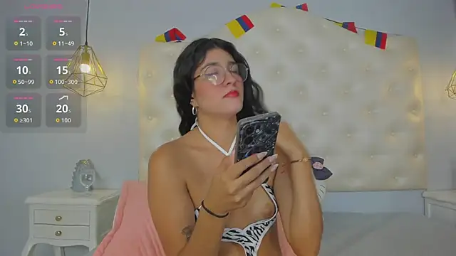 ninaavelvett online show from 07.13.26