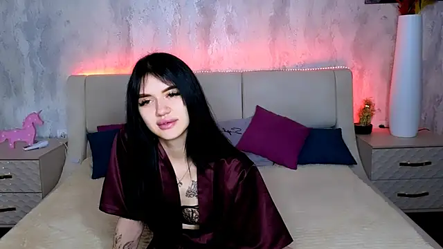 Snapshot of Holly_Beck chatting on 05.19.26 Holly Beck online show from 05.19.26