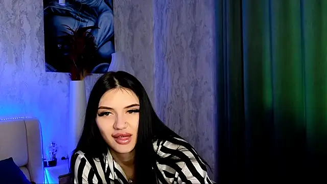 Snapshot of Holly_Beck chatting on 05.28.26 Holly Beck online show from 05.28.26