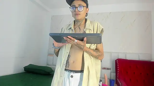 Snapshot of Antony_D_ossa chatting on 05.14.26 Antony D ossa online show from 05.14.26