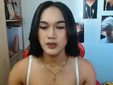 Snapshot of YourHot_Nica chatting on 05.06.26 YourHot Nica online show from 05.06.26