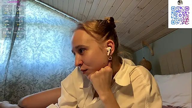 Snapshot of oliviakiiss chatting on 04.27.26 oliviakiiss online show from 04.27.26