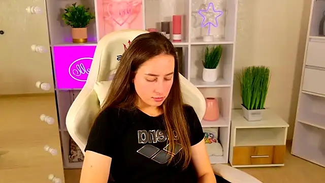 NadinnL online show from 04.23.26