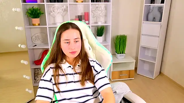 NadinnL online show from 04.26.26
