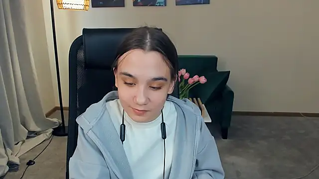 MarianHenaire online show from 04.22.26