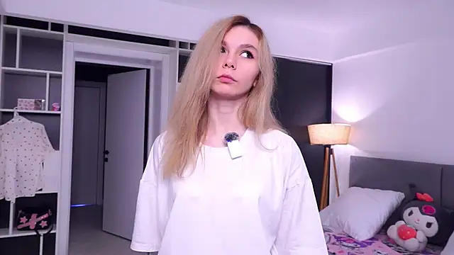 DarlineHoldness online show from 04.22.26