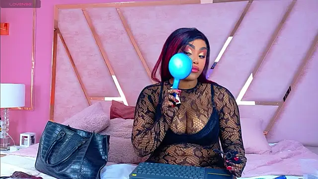 TiannahGlow online show from 05.26.26